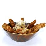 Crujientes de berenjena con cremoso de salmorejo y melaza de caña