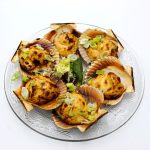 Zamburiñas gratinadas con mahonesa de kimchi