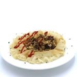 Revuelto de morcilla con piquillo, piñones y nueces